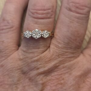 Beautiful Gold Ring With 3 Diamond Clusters Size 7